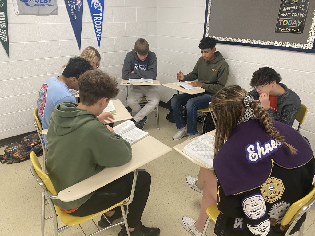Sophomores split up into group to learn and teach the rest of the class elements of the "7 Habits of Highly Effective Teens."  Group #1 will share out the Circle of Control including our choice responses and our attitudes. Group #2 will tell the class how to effectively turn setbacks into triumphs.