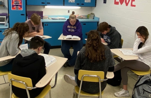 Sophomores in Life Skills learn that the deepest need of the human heart is to be understood. Here they are reading about the five poor listening styles. Those styles include: spacing out, pretend listening, selective listening, word listening and self-centered learning. Each group provided live examples to teach the other group what these poor styles look like.